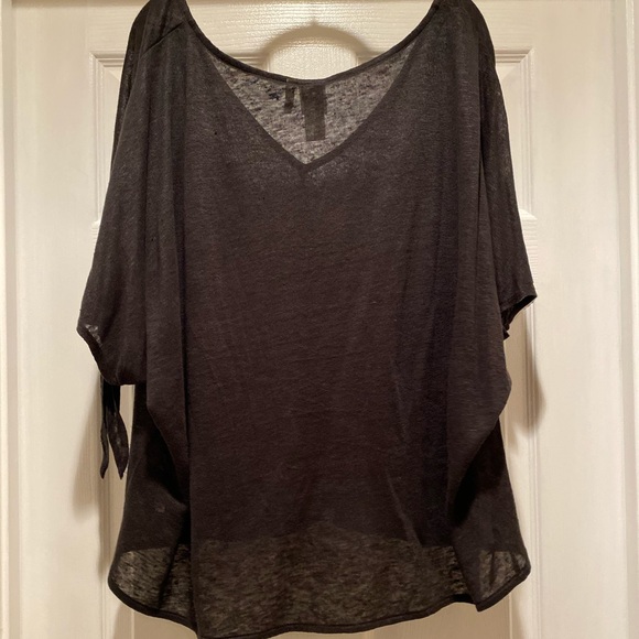 Top. - Picture 3 of 3